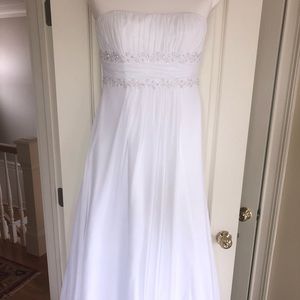 Beautiful David’s Bridal Wedding Gown